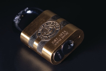 ABUS Vorhängeschloss 83/45 IRON ROCK vs ABUS Vorhängeschloss 83/45 IRON ROCK vs